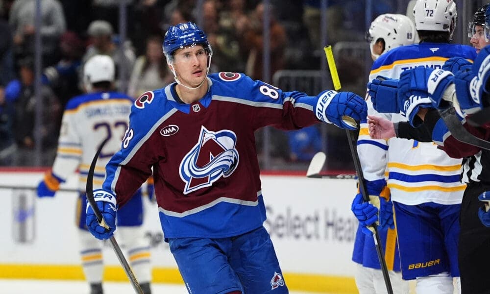 Brindley and Necas Lead Avalanche to Fifth Consecutive Victory