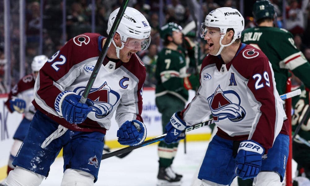 NHL Central Division Clash: Two Hottest Teams Face Off Tonight