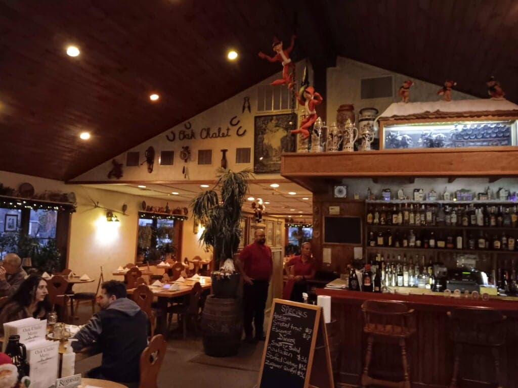 Beloved Oak Chalet in Bellmore Closes After 40 Years, Leaving Community Heartbroken