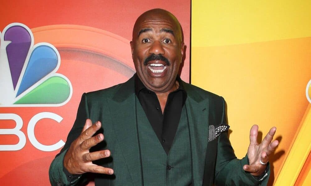 Steve Harvey Faces Backlash for Early Thanksgiving Wishes to Fans