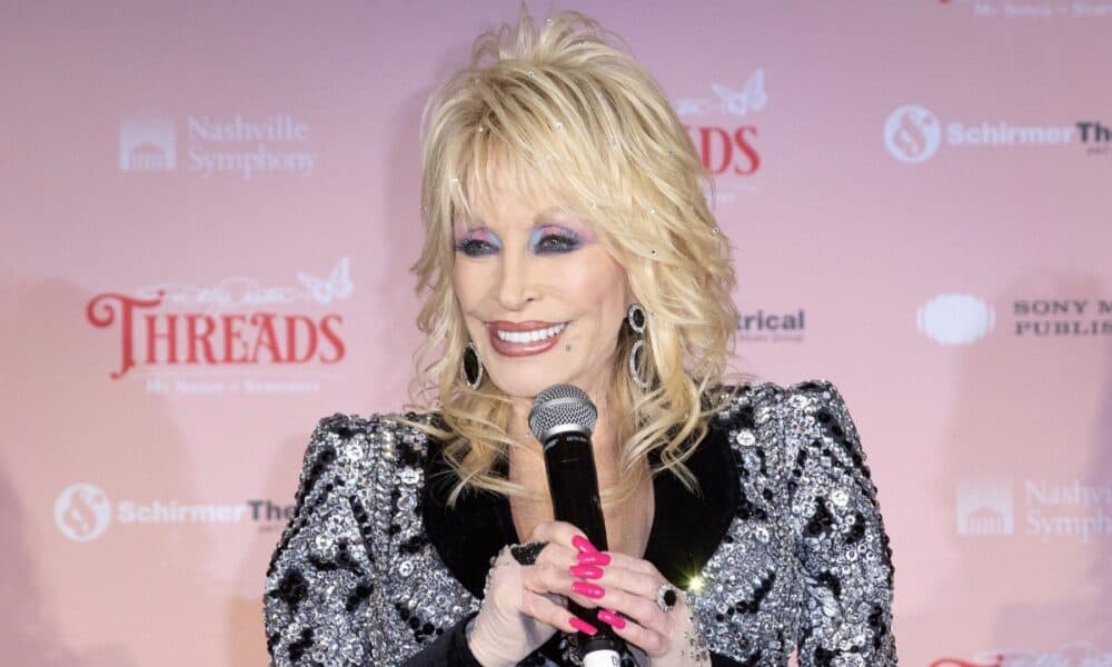 Dolly Parton Delivers Heartfelt Thanksgiving Message Amid Health Struggles