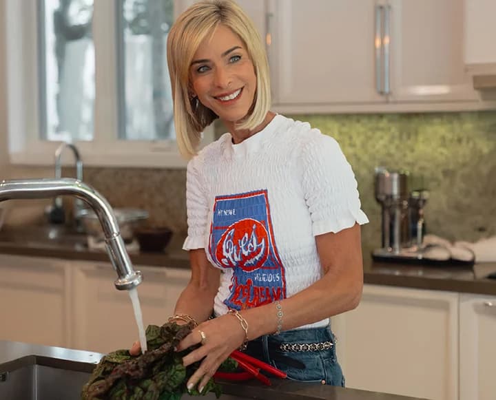 Nutritionist Shares December Eating Habits to Maintain Balance and Wellness