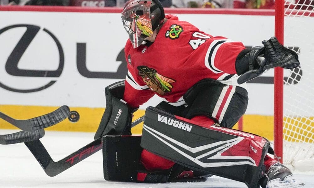 Blackhawks Extend Losing Streak to Five After Narrow Loss to Predators