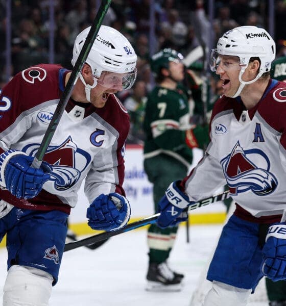 NHL Central Division Clash: Two Hottest Teams Face Off Tonight