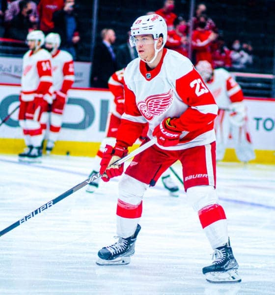 Red Wings Face Tough Challenge Against Resurgent Flames Tonight