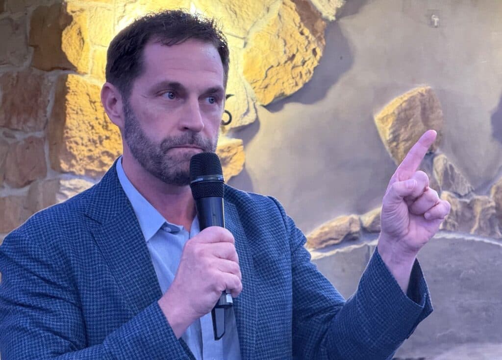 Jason Crow Criticizes Pentagon Probe of Mark Kelly Over Troop Video