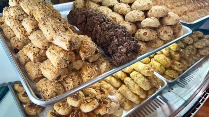 Bloom & Brew Opens in Lake Grove Offering Coffee and Fresh Flowers