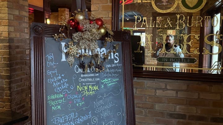 Last Houlihan's on Long Island to Close After New Year's Eve Dinner