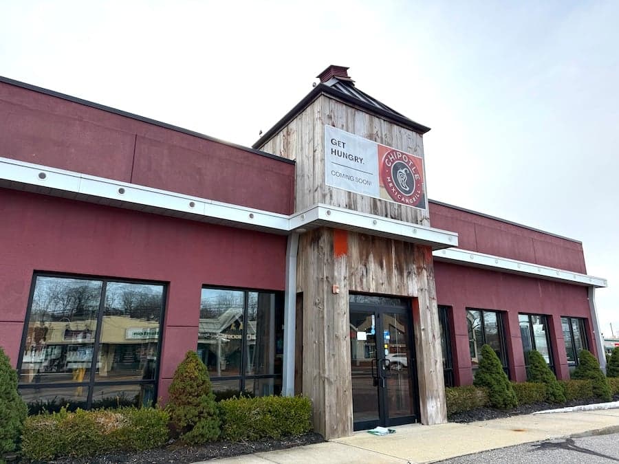 Chipotle Expands Presence with New Location in Smithtown's Former American Roadside