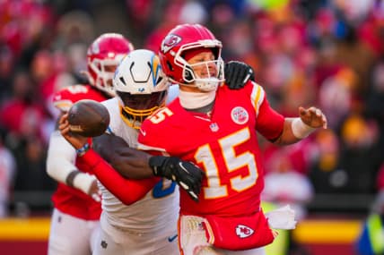 Patrick Mahomes' Serious Knee Injury Raises Concerns for Chiefs Fans