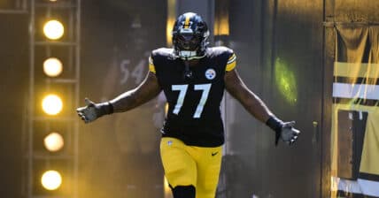 Steelers LT Broderick Jones Exits Bears Game with Injury Concerns