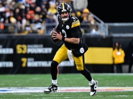 Aaron Rodgers Injured with Broken Wrist in Bengals Game, Impact Unfolds